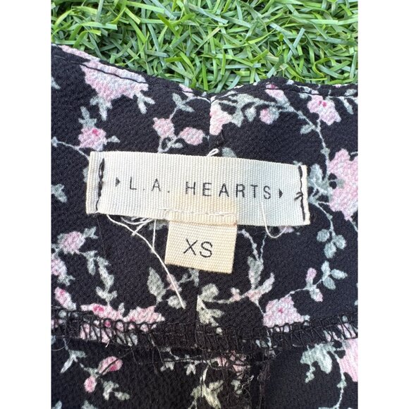 L.A. Hearts XS Black Floral Ruffle Hem Shorts With Side Zipper Closure - Picture 5 of 7